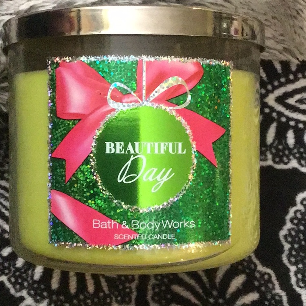 Bath and body works beautiful day rare Christmas wrapping label